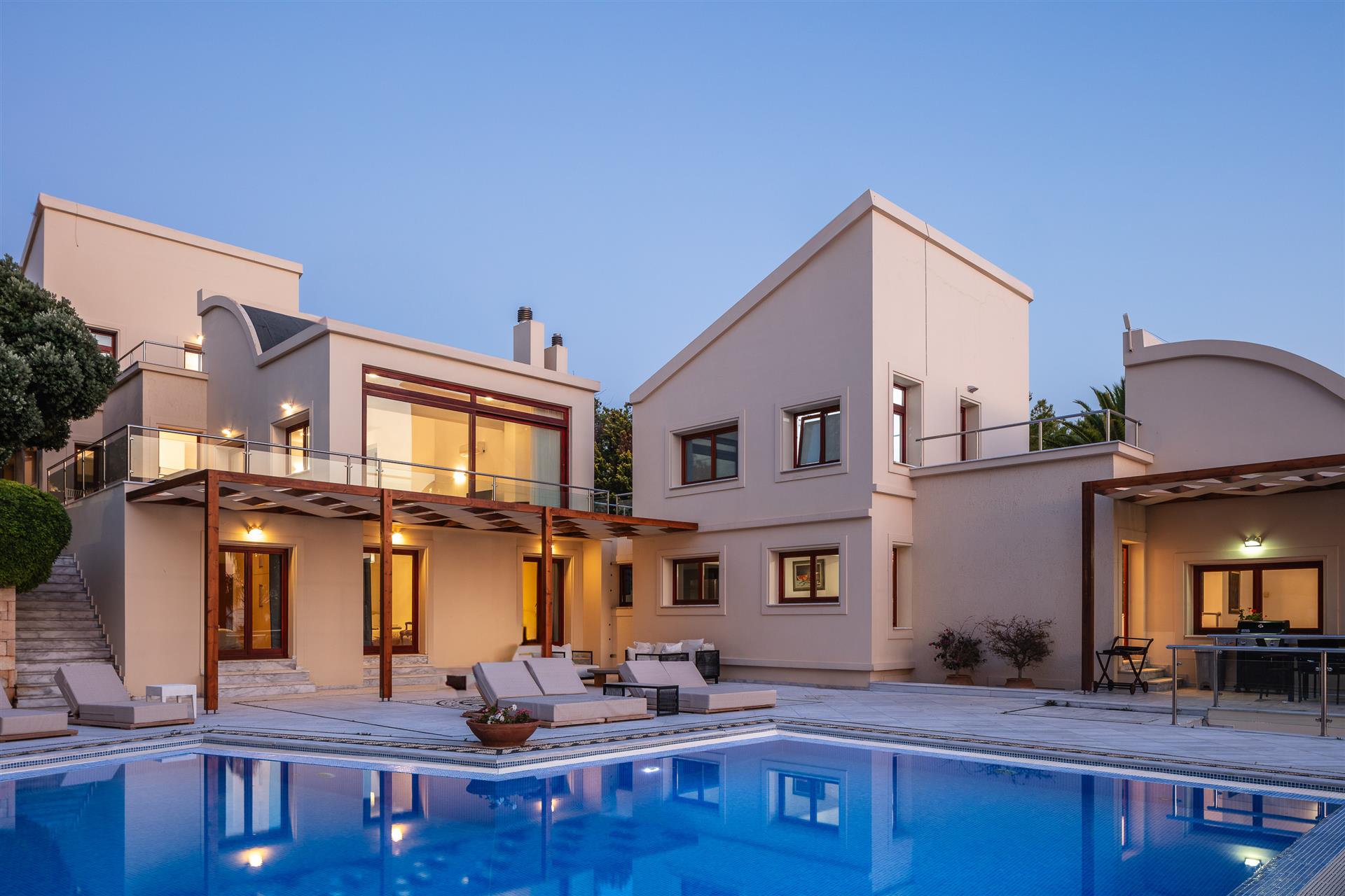 Eine luxuriöse Doppelvilla mit Pool und Meerblick auf der Halbinsel Akrotiri, Chania, Kreta
