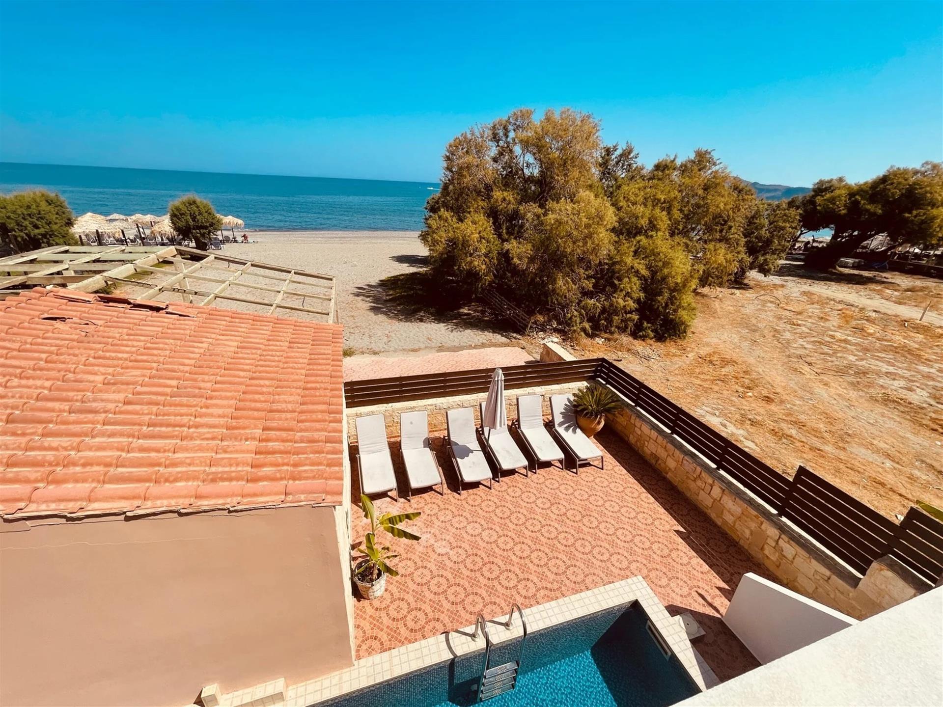 Beach complex of four villas with direct beach access