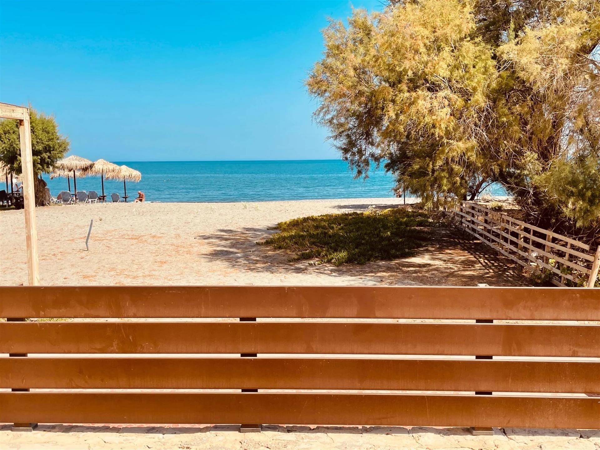 Beach complex of four villas with direct beach access