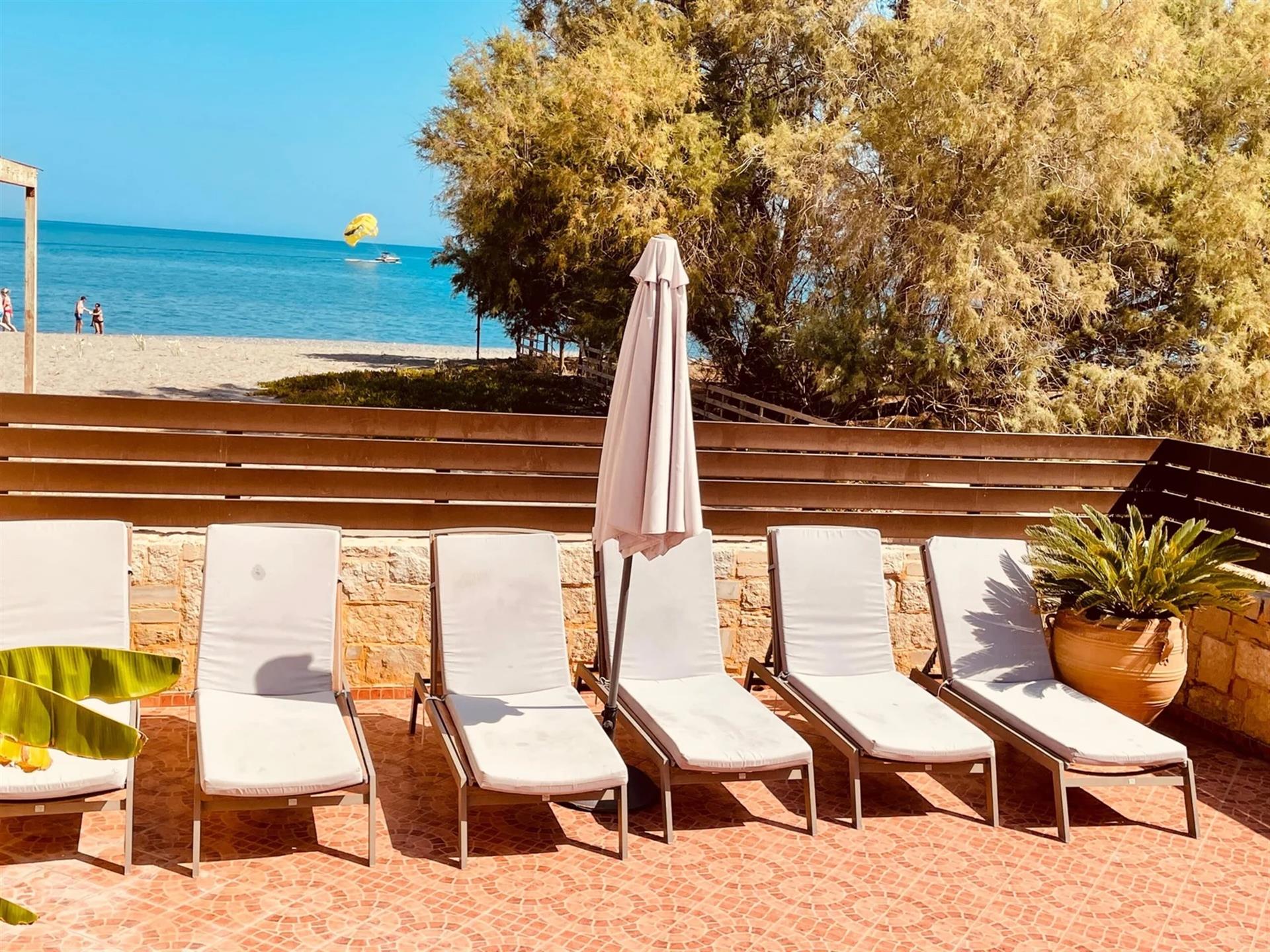 Beach complex of four villas with direct beach access