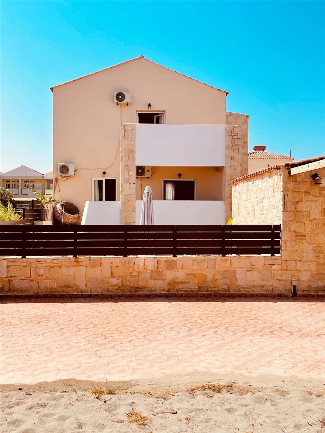 Beach complex of four villas with direct beach access