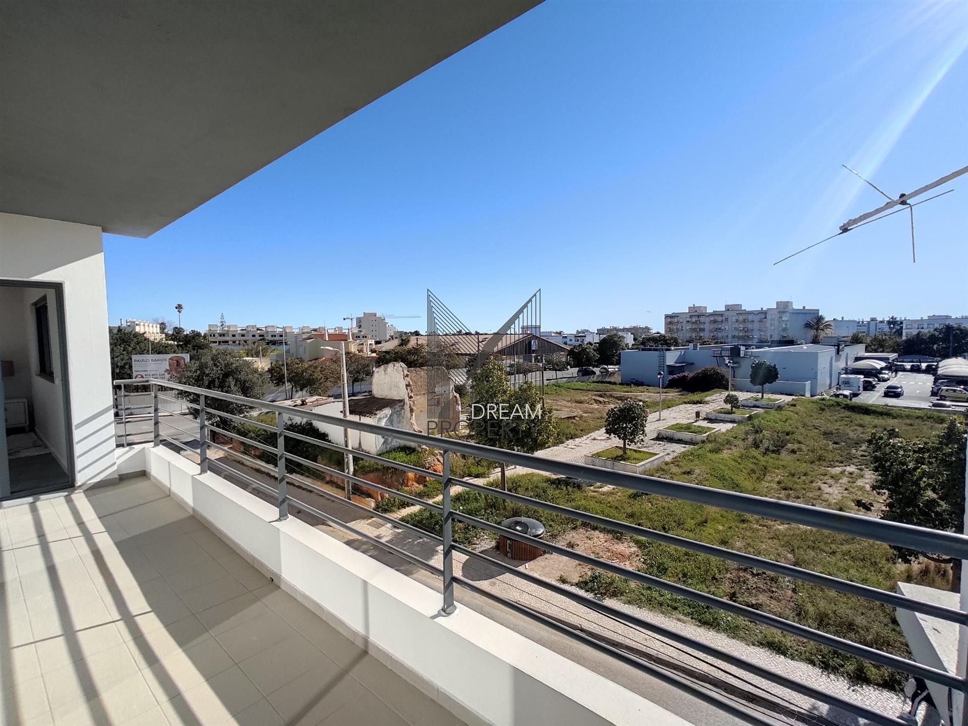 3 bedroom apartment for sale in Quelfes, Olhão