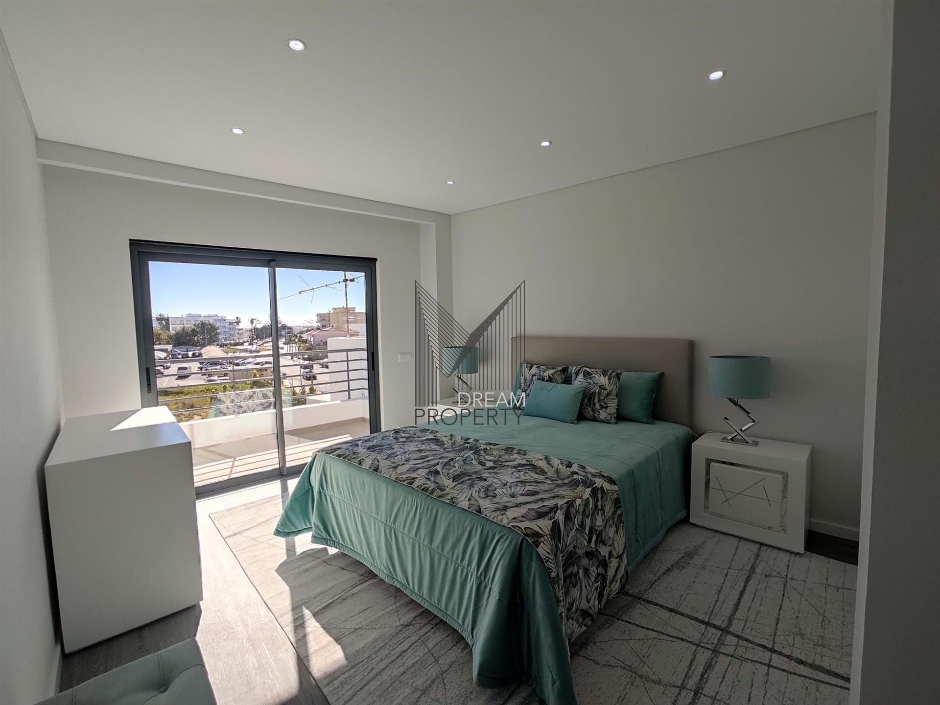 2 bedroom apartment for sale in Quelfes, Olhão