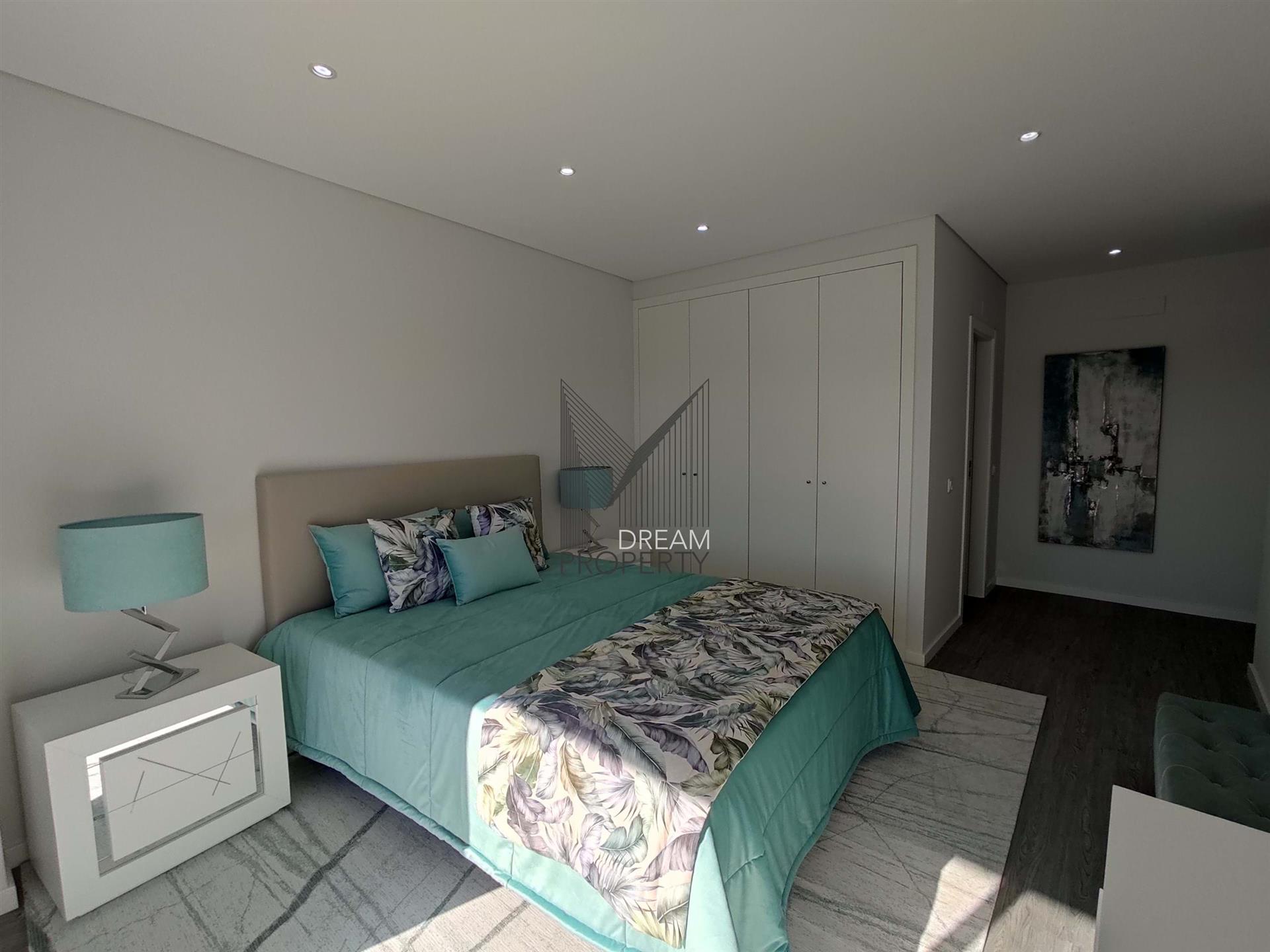 2 bedroom apartment for sale in Quelfes, Olhão