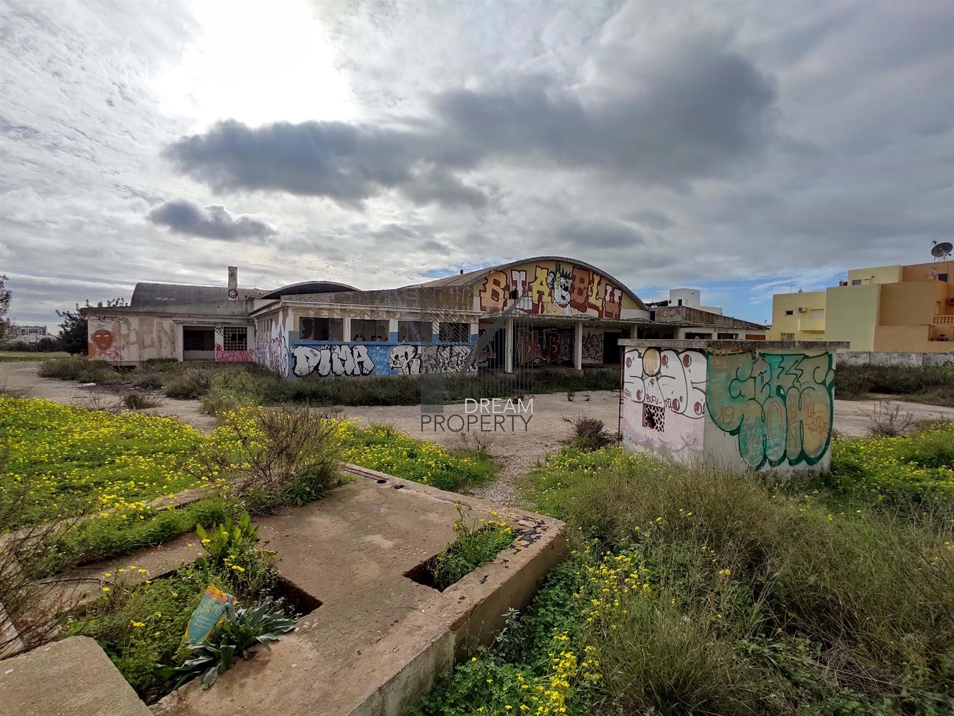 Urban land for sale in Olhão