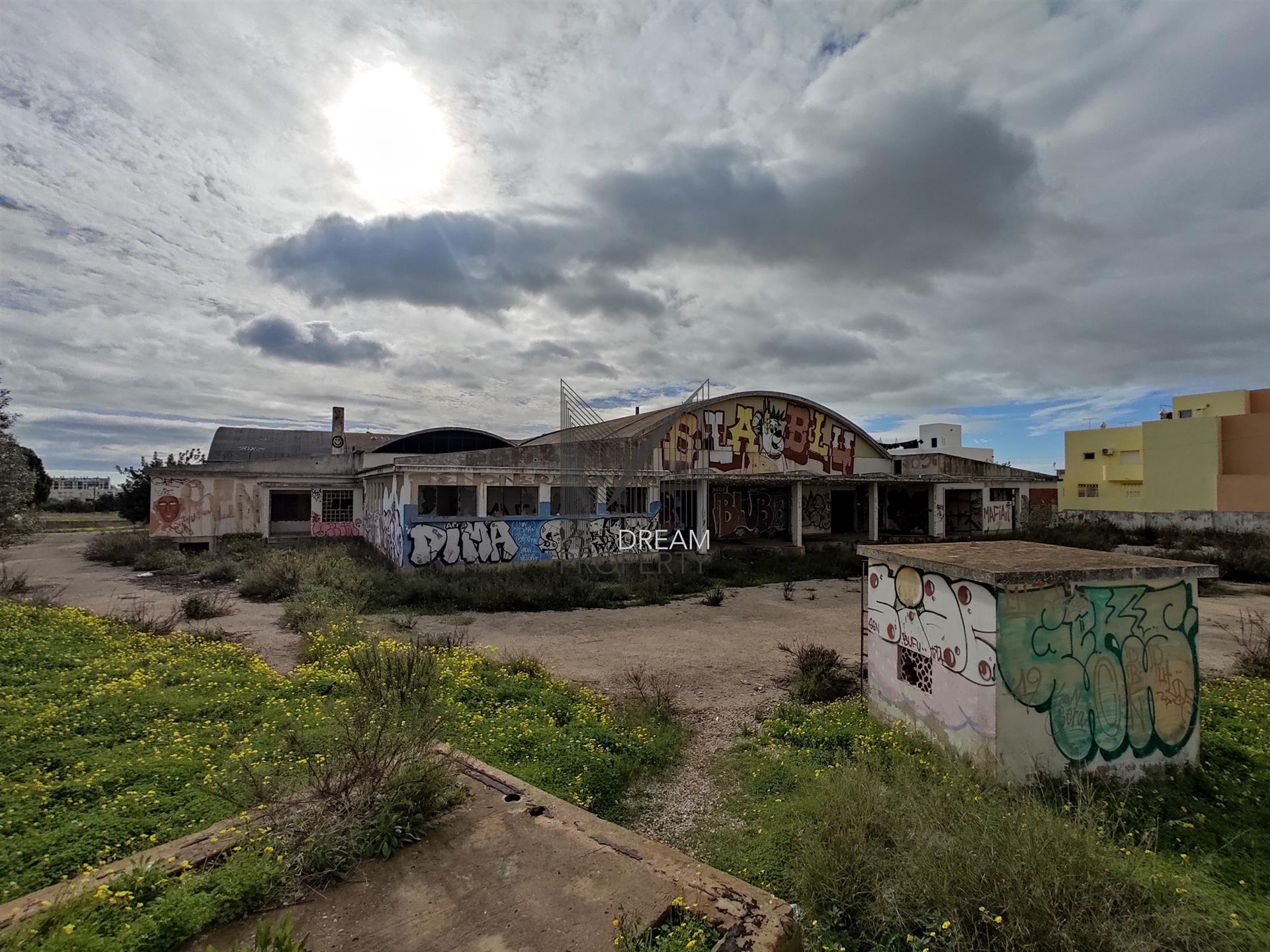 Urban land for sale in Olhão