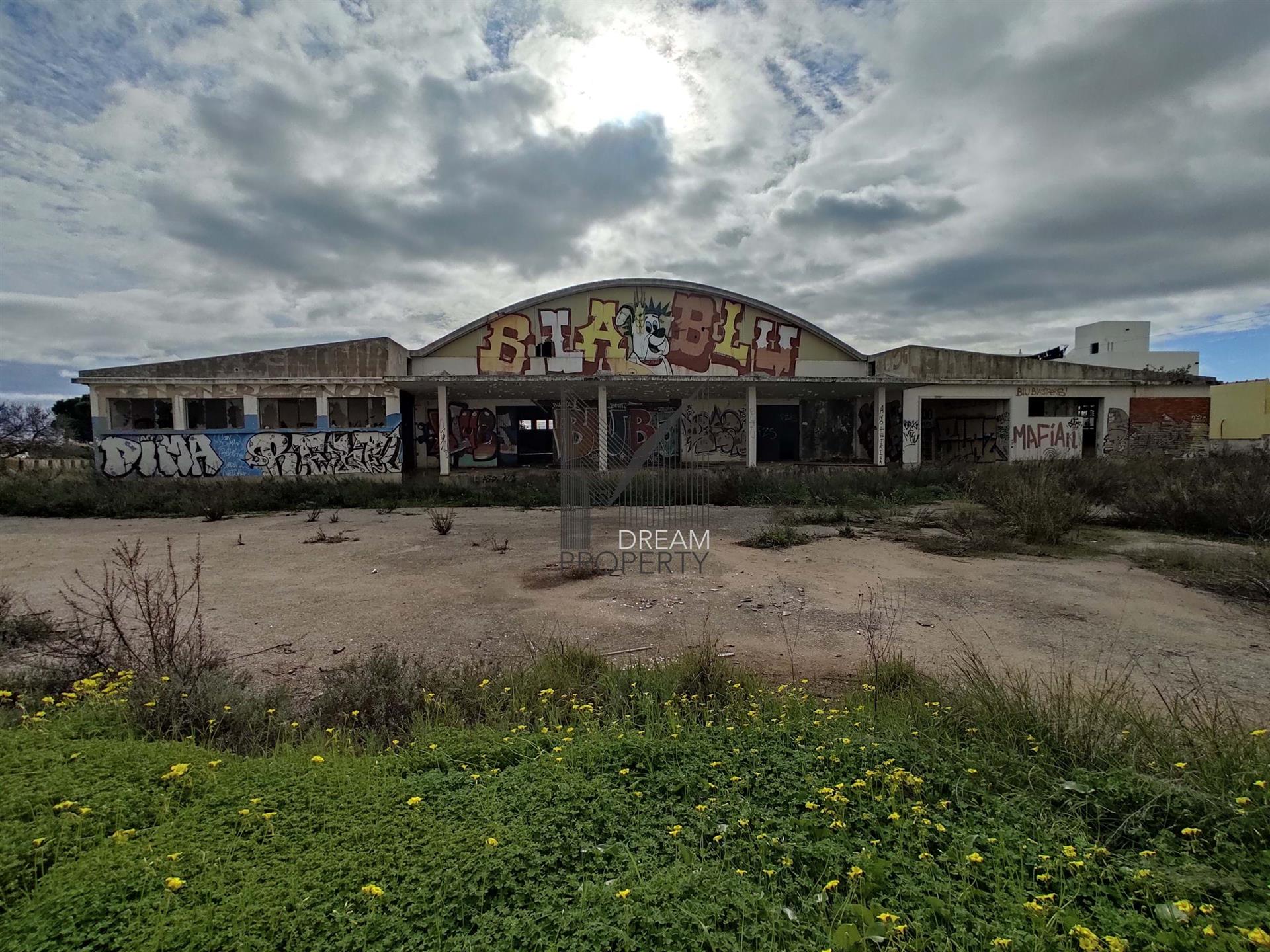 Urban land for sale in Olhão