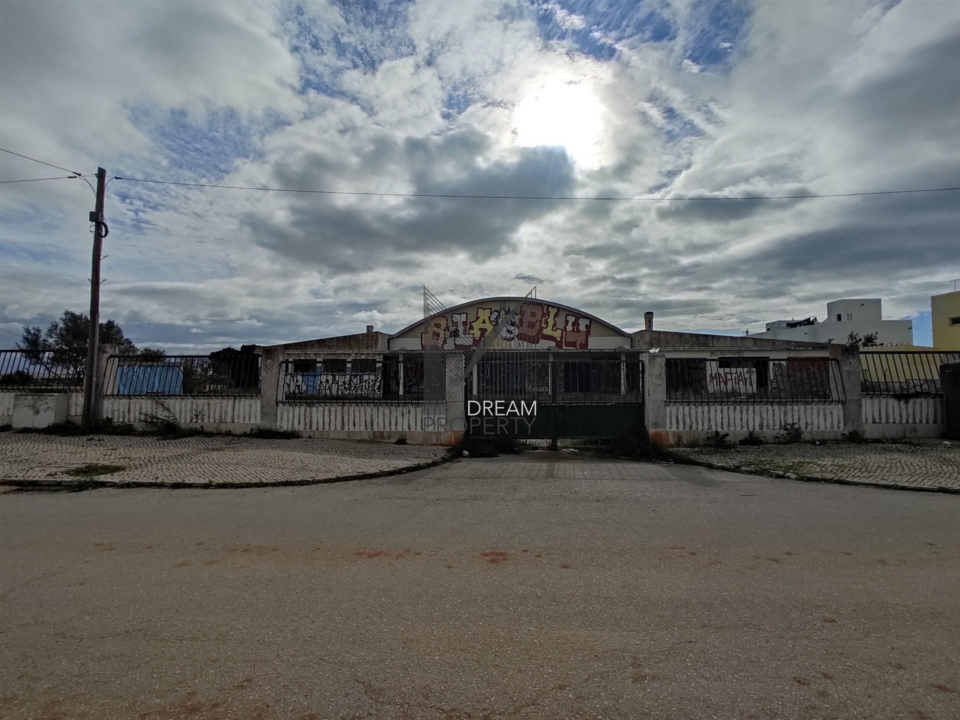 Urban land for sale in Olhão