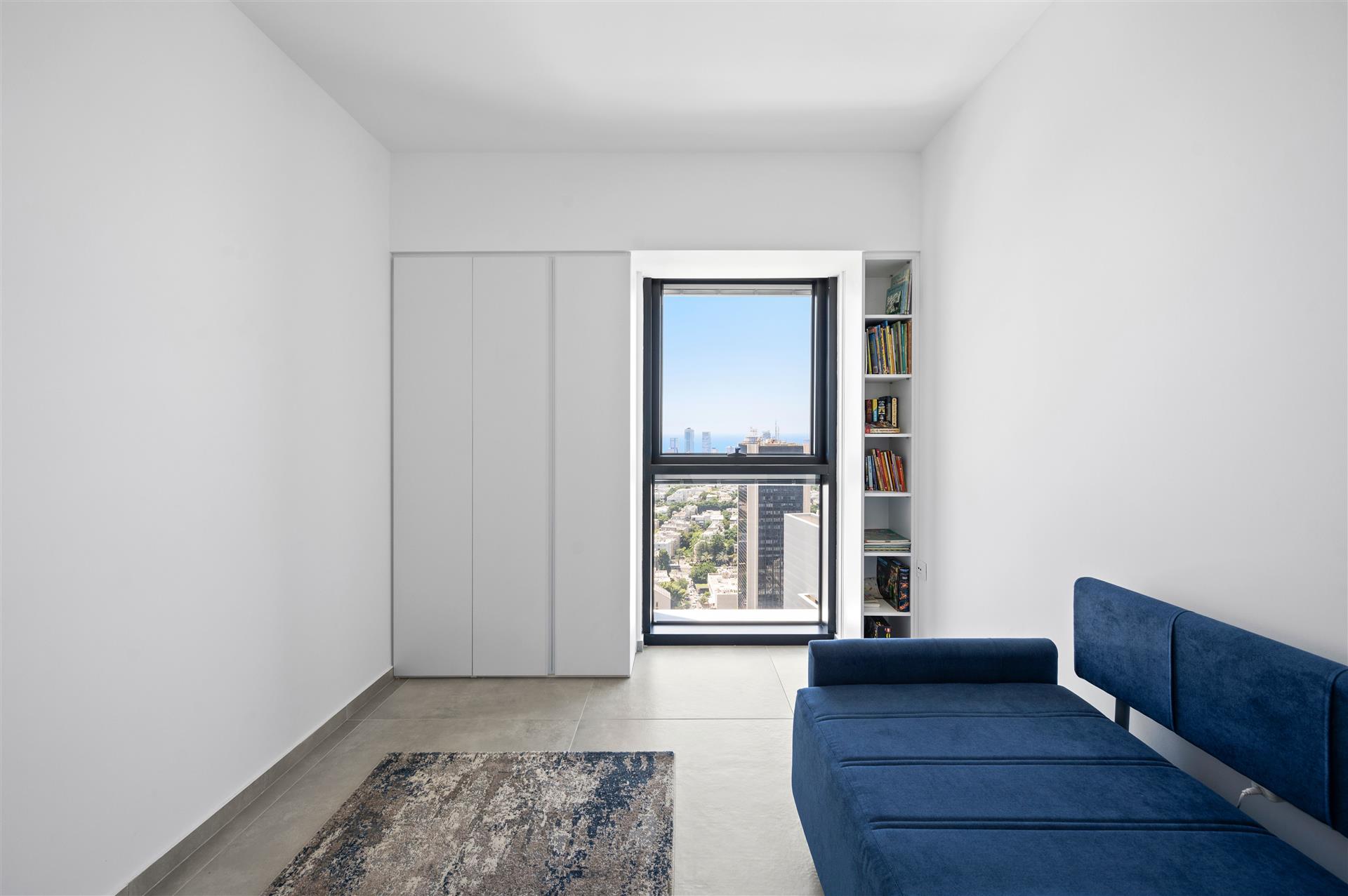 4-Bedroom Apartment Da Vinci Towers Downtown Tel Aviv
