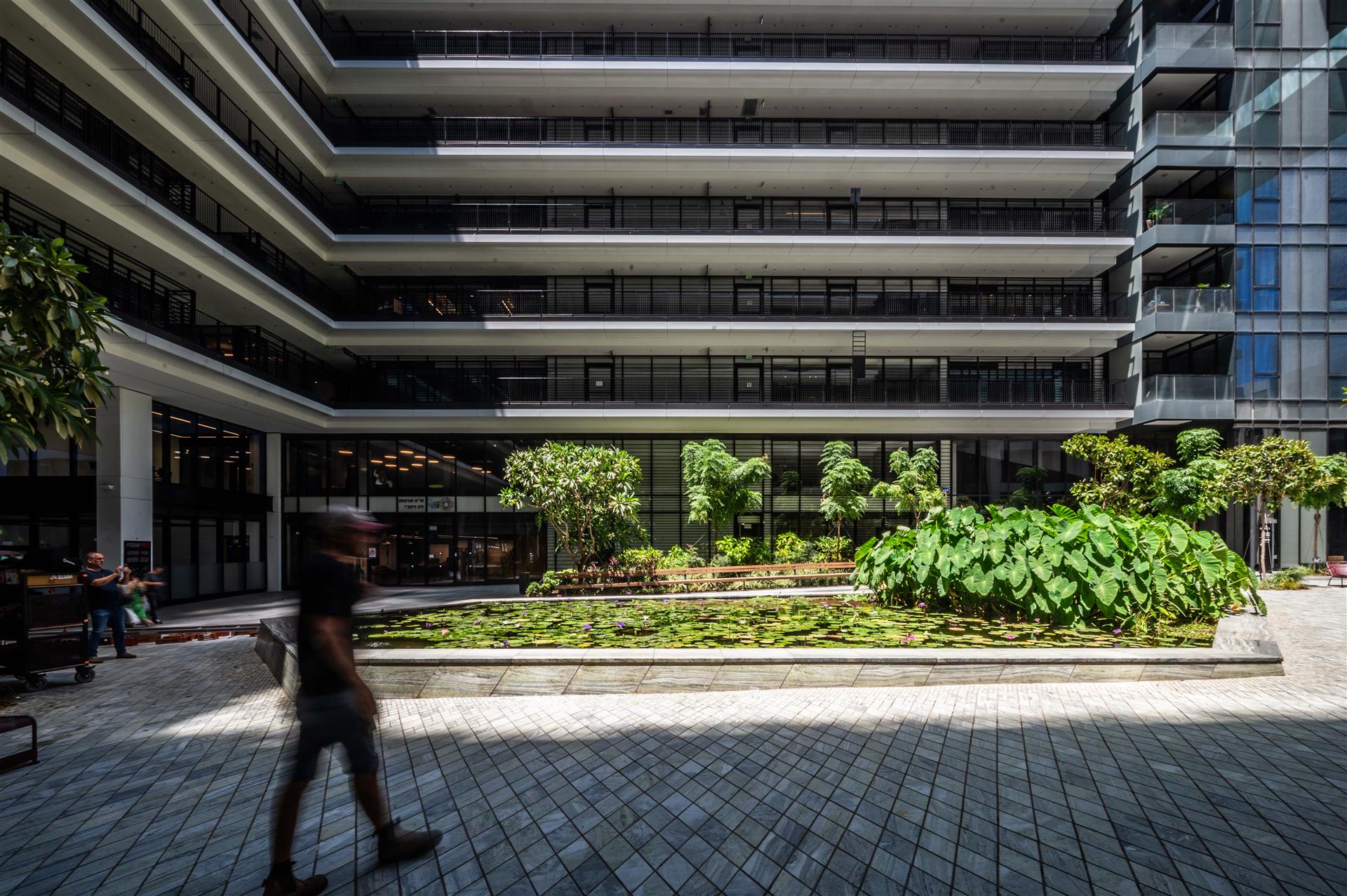 4-Bedroom Apartment Da Vinci Towers Downtown Tel Aviv