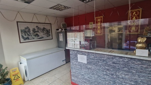 
Takeaway shop + Three bedrooms flat above lease for sale, located near London Gatwick Airport