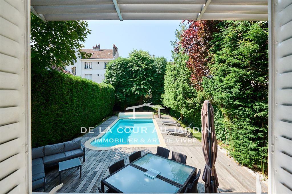 Private Collection Exclusive Dijon - Montchapet.