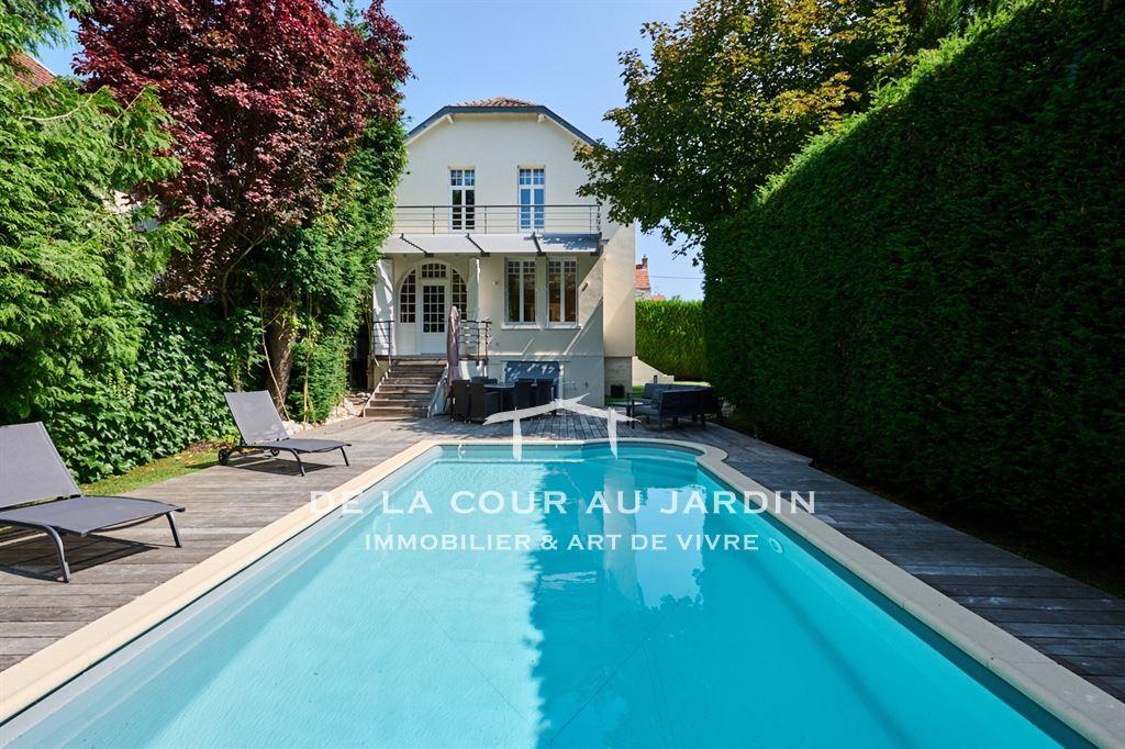 Private Collection Exclusive Dijon - Montchapet.