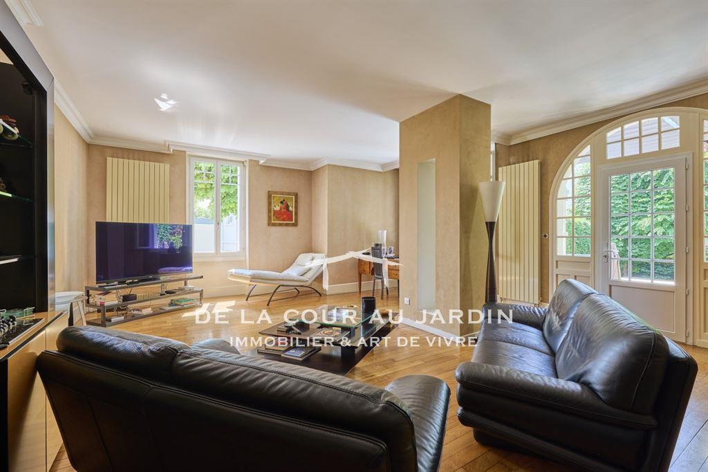Private Collection Exclusive Dijon - Montchapet.