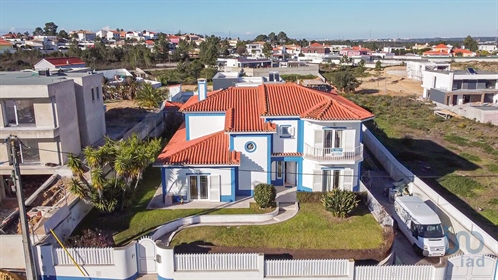 Home / Villa with 6 Rooms in Setúbal with 739,00 m²