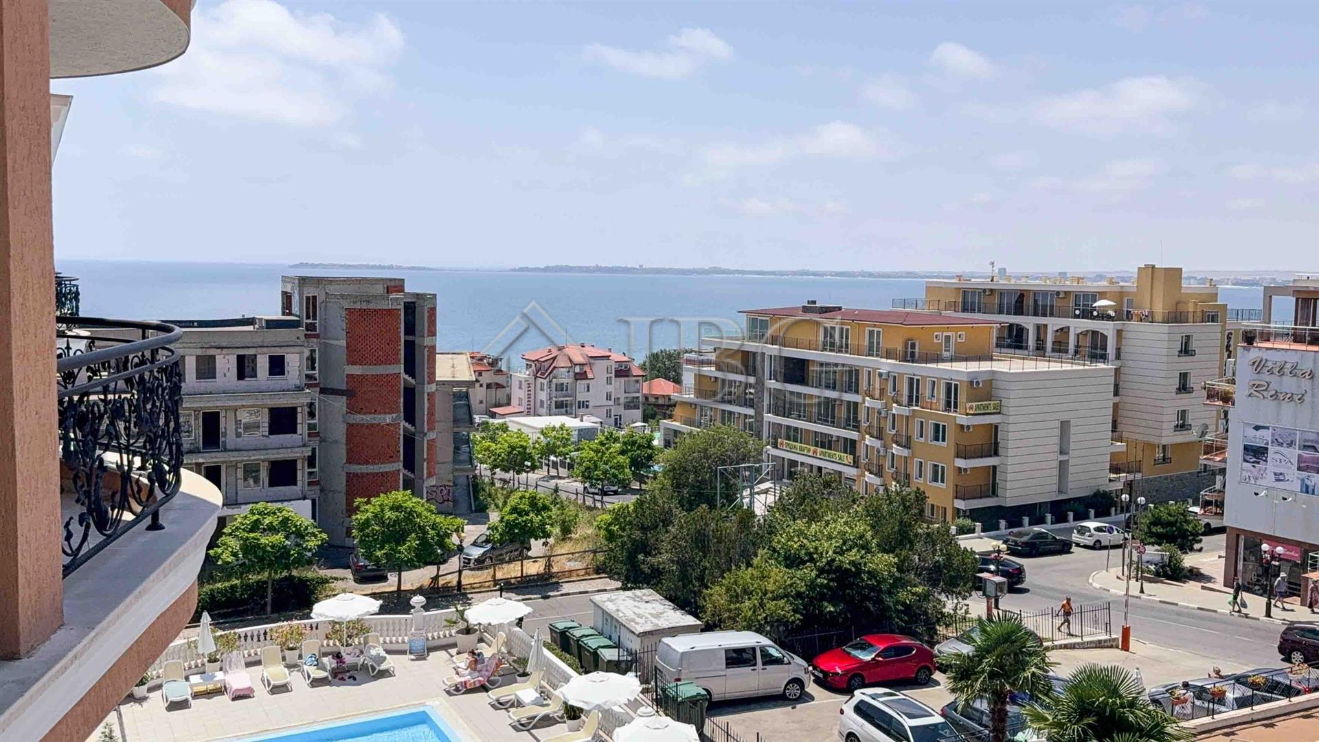 2-Room Apartment with Sea/Pool View and own Parking lot Admiral, Sveti Vlas