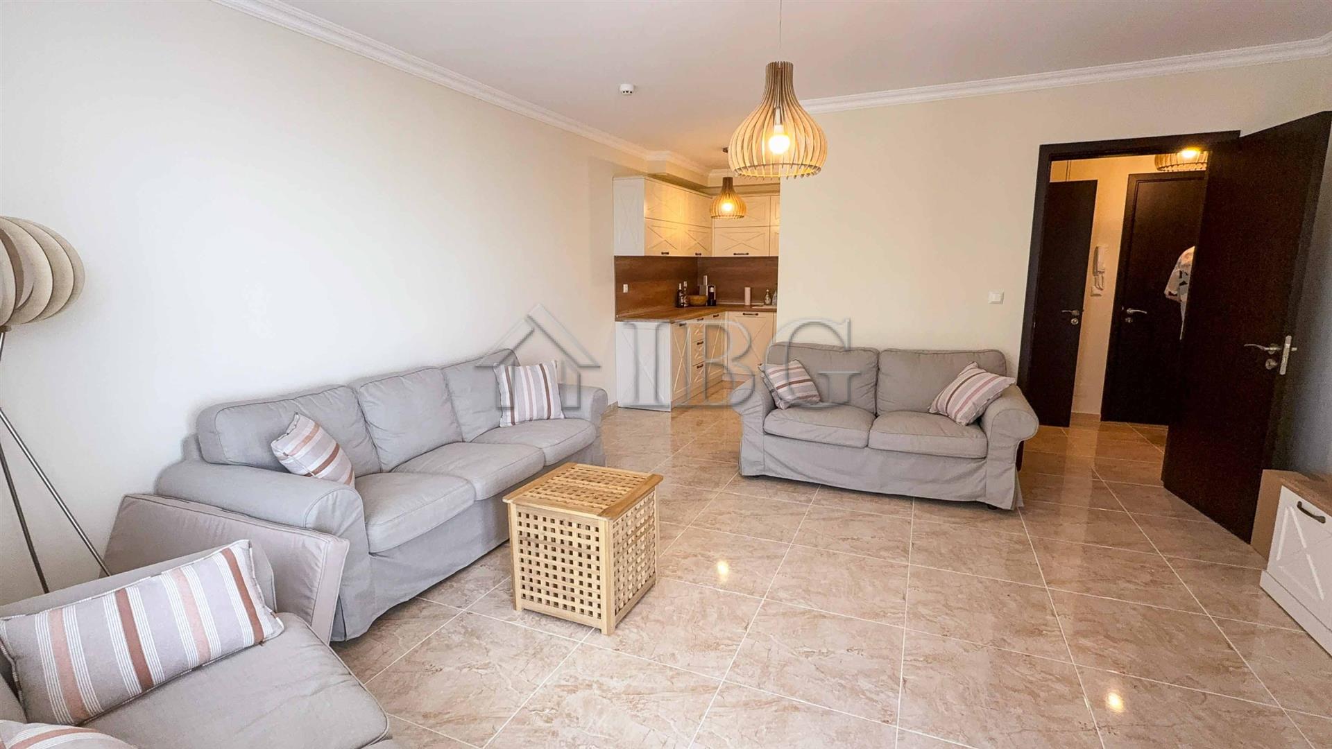 2-Room Apartment with Sea/Pool View and own Parking lot Admiral, Sveti Vlas
