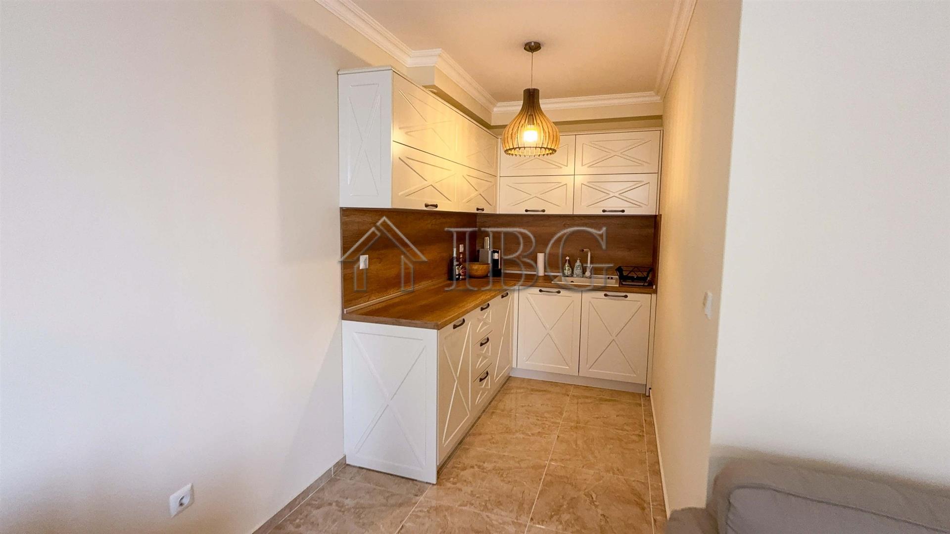 2-Room Apartment with Sea/Pool View and own Parking lot Admiral, Sveti Vlas