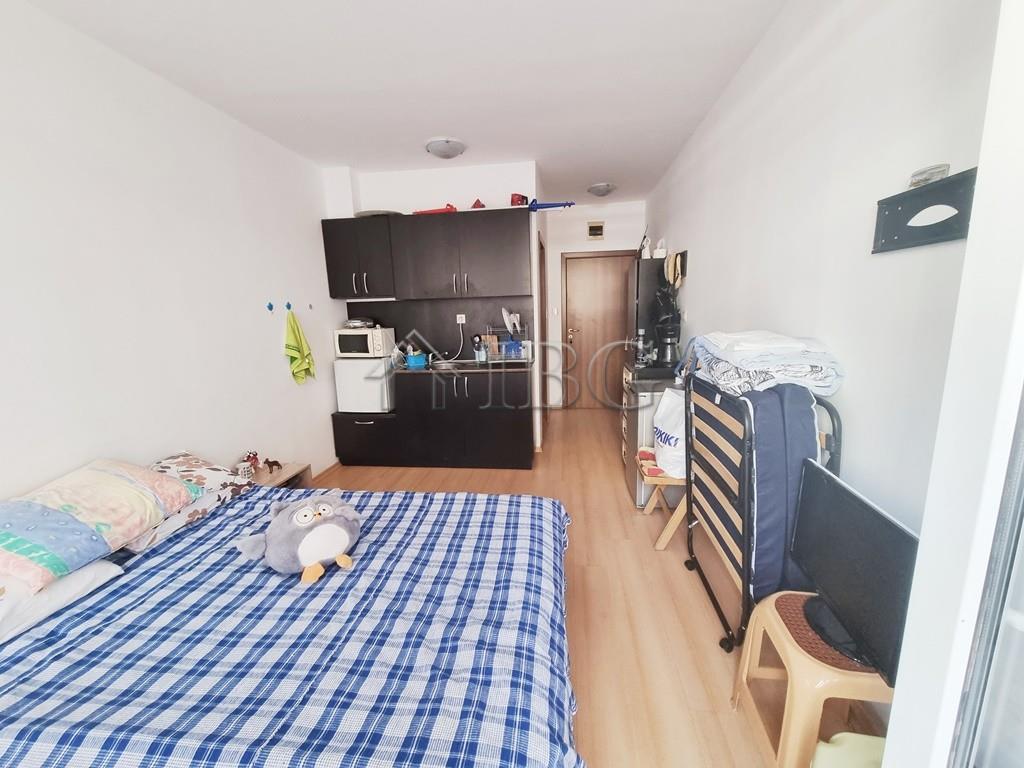 Bargain Studio with Balcony + Bonus Yard Sunny Day 6, Sunny Beach