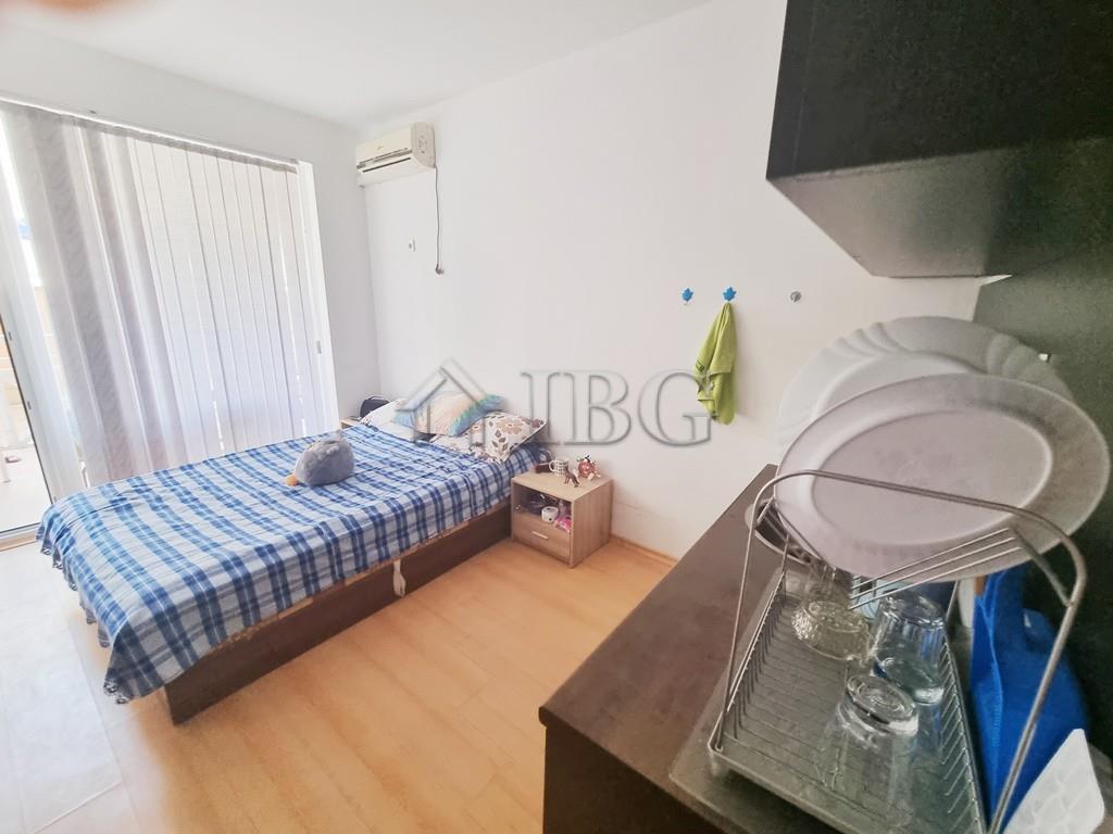 Bargain Studio with Balcony + Bonus Yard Sunny Day 6, Sunny Beach