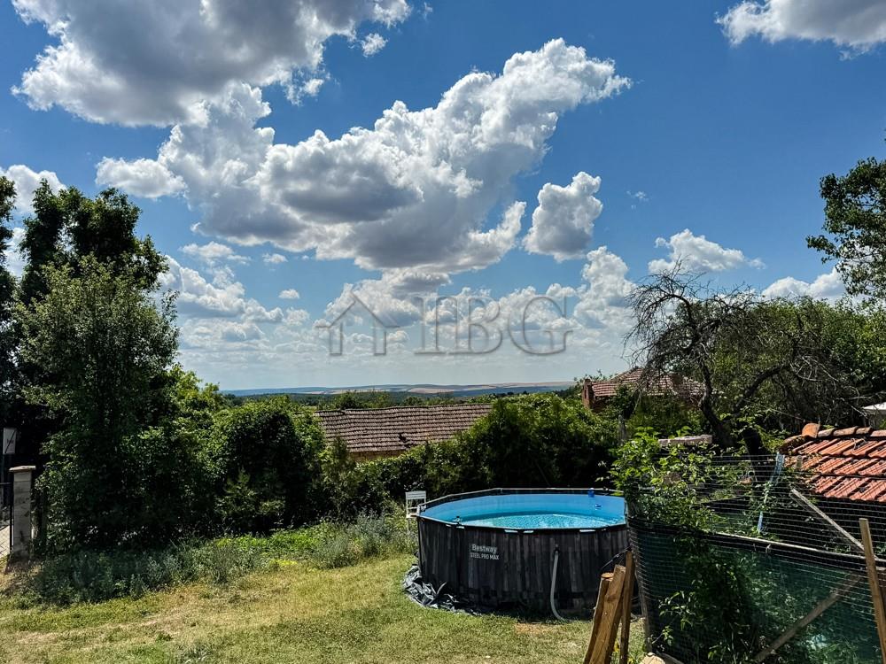 ?? Charming 3-Bedroom House with Art Studio, Garden, and Scenic Views