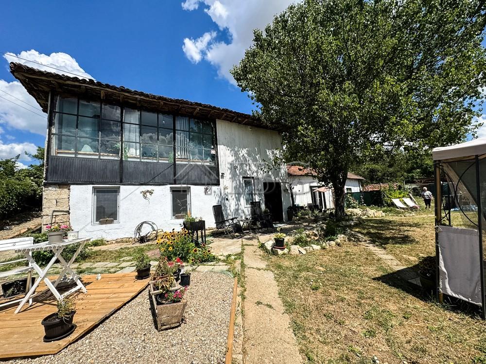 ?? Charming 3-Bedroom House with Art Studio, Garden, and Scenic Views