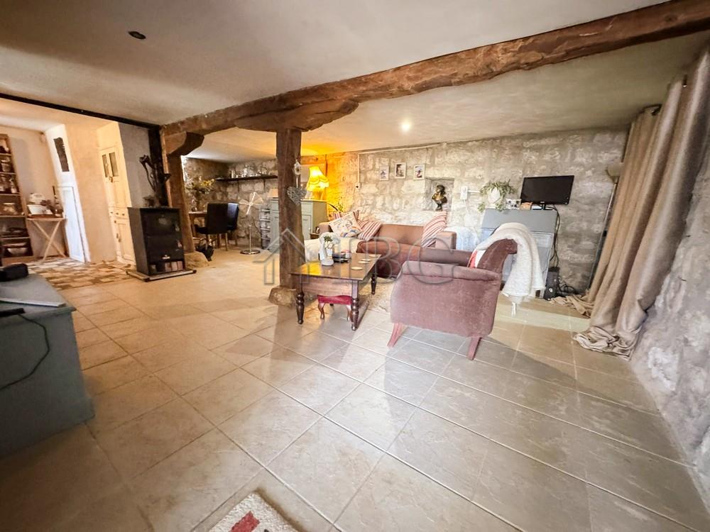 ?? Charming 3-Bedroom House with Art Studio, Garden, and Scenic Views