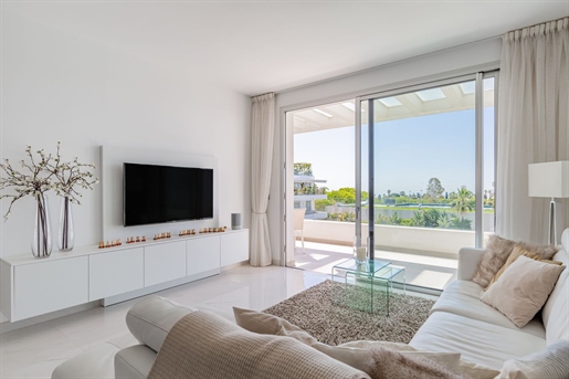 3 Bed Penthouse Apartment for sale in Estepona, Costa del Sol