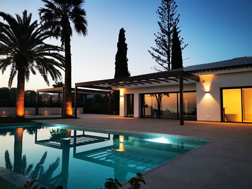 Freistehende Villa mit 4 Schlafzimmern zum Verkauf in Elviria, Costa del Sol