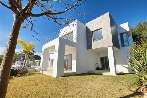Freistehende Villa mit 4 Schlafzimmern zum Verkauf in Benahavis, Costa del Sol