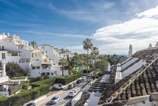 2 Bed roproperties.Penthouse Duplex Apartment for sale in Nueva Andalucia, Costa del Sol