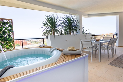 Apartamento de 2 dormitorios en planta media en venta en Riviera del Sol, Costa del Sol