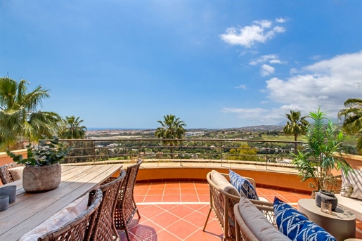 4 Bed roproperties.Penthouse Duplex Apartment for sale in Nueva Andalucia, Costa del Sol