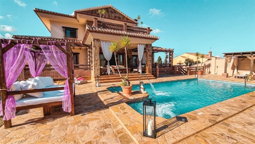 Villa individuelle de 5 chambres à vendre en Alhaurin de la Torre, Costa del Sol