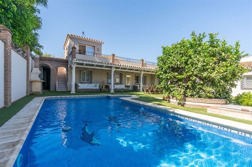 Vrijstaande villa met 4 slaapkamers te koop in San Pedro de Alcantara, Costa del Sol