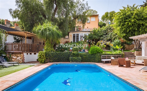 4 Bed Detached Villa for sale in Nueva Andalucia, Costa del Sol