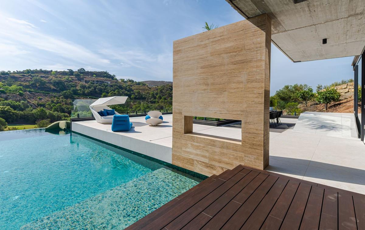 5 Bed Detached Villa for sale in Benahavis, Costa del Sol