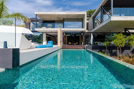5 Bed Detached Villa for sale in Benahavis, Costa del Sol