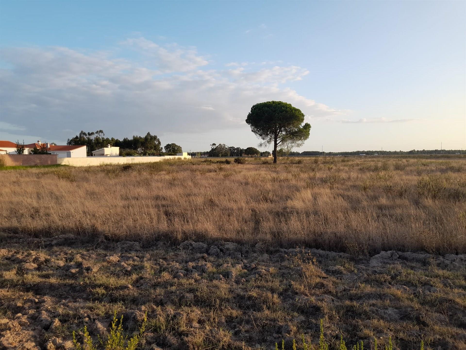 Rustiek land ingevoegd in een stedelijk gebied met twee fronten naar het centrum van Granho.