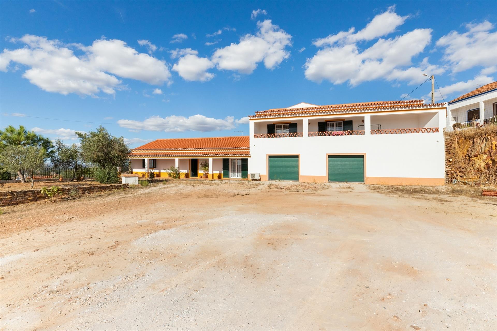 2-Storey house, 8 rooms, 5 bathrooms, swimming pool with a borehole and garage for two cars.