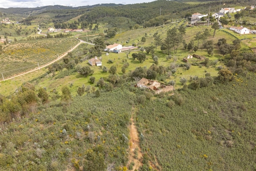 Grundstück mit Ruinen, in Casal da Figueira, Castelo de Bode Dam, Santarém, Abrantes