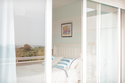 Piso de 3 dormitorios con vistas panorámicas al mar y al campo, en Bicesse, Cascais