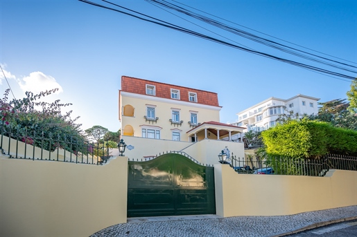 Appartement 3 pièces, dans une copropriété privée avec piscine, à Estoril.