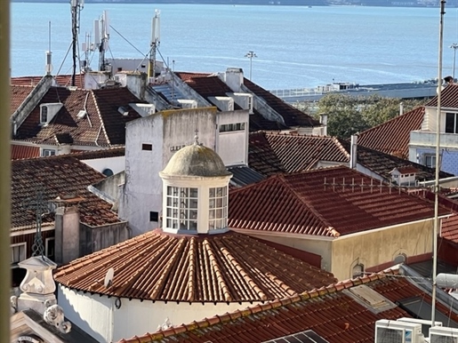 Wohnung mit ausgezeichneter Lage, im Herzen von Lissabon in Baixa Chiado.