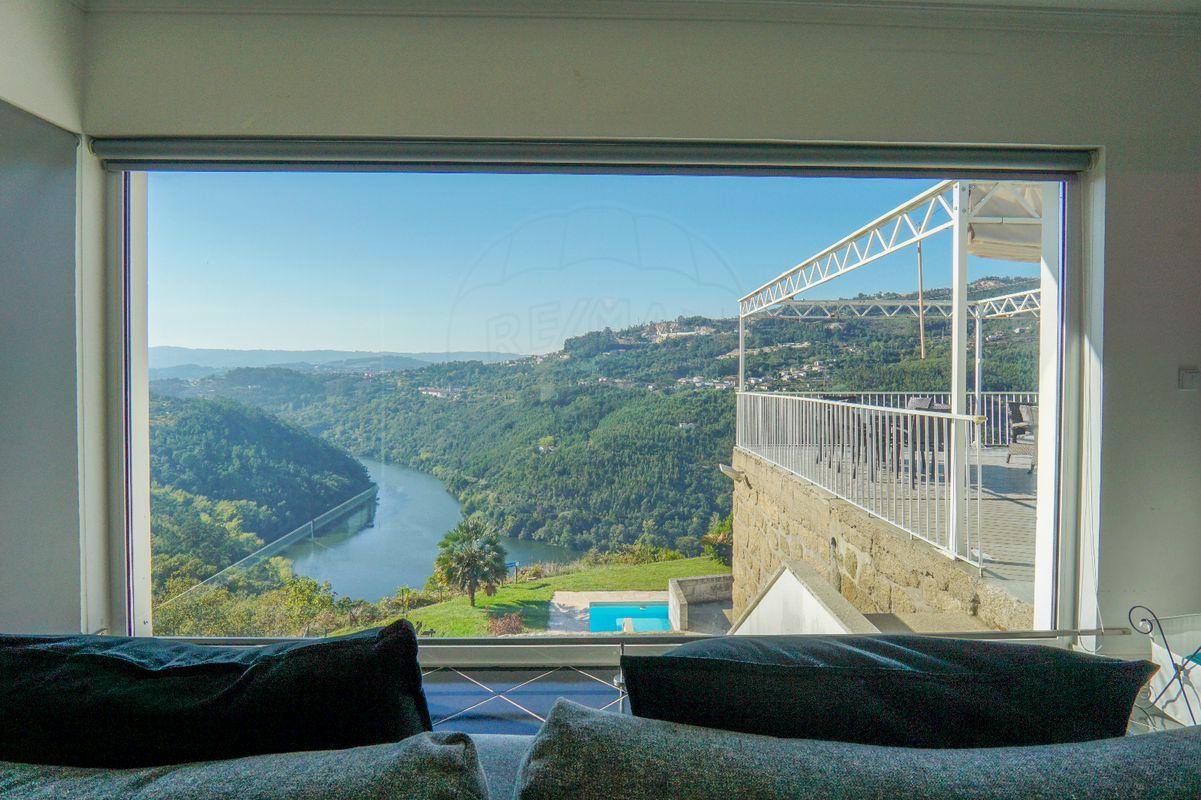 Farm in the Douro for sale!