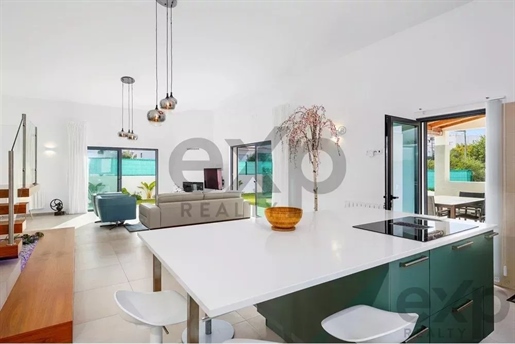 In Exclusive, New T4 villa 5 min from Beach.