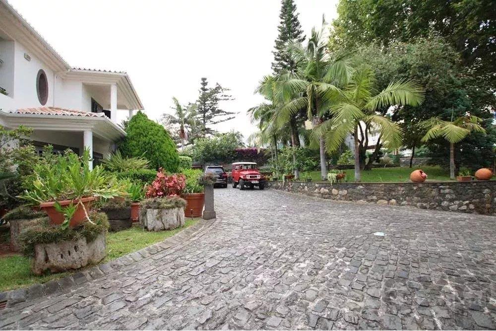Exquisite Living, Timeless Beauty & Abundant Space: A Unique Historical 17th Century Manor Home Full