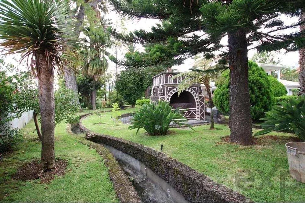 Exquisite Living, Timeless Beauty & Abundant Space: A Unique Historical 17th Century Manor Home Full