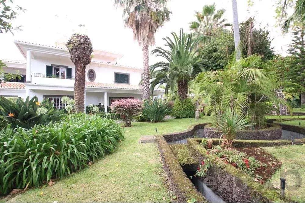 Exquisite Living, Timeless Beauty & Abundant Space: A Unique Historical 17th Century Manor Home Full