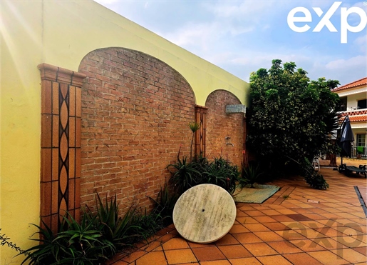 Eengezinswoning op begane grond in een afgesloten complex met zwembad